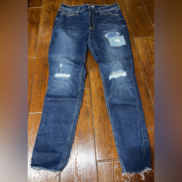Old Navy 360 Stretch Extra High Rise Rockstar Super Skinny Patchwork Ripped Jean - Picture 1 of 8